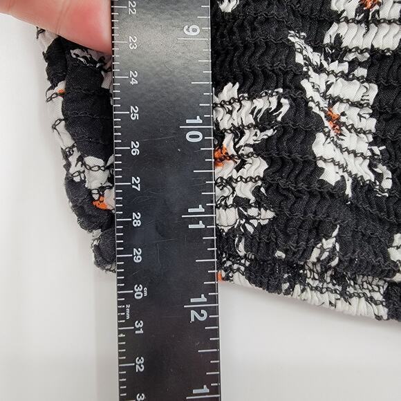 BOG Collective Women's Daisy Floral Smocked Flutter Sleeve‎ Cropped Top Black XS - Picture 8 of 8